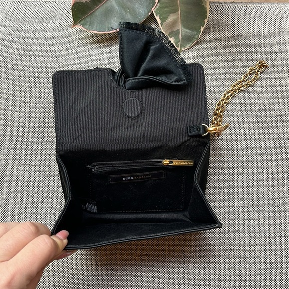 ♟️ Y2K Vintage Circa 2004 Wristlet with Gold Chain handle ✨ - Picture 6 of 15